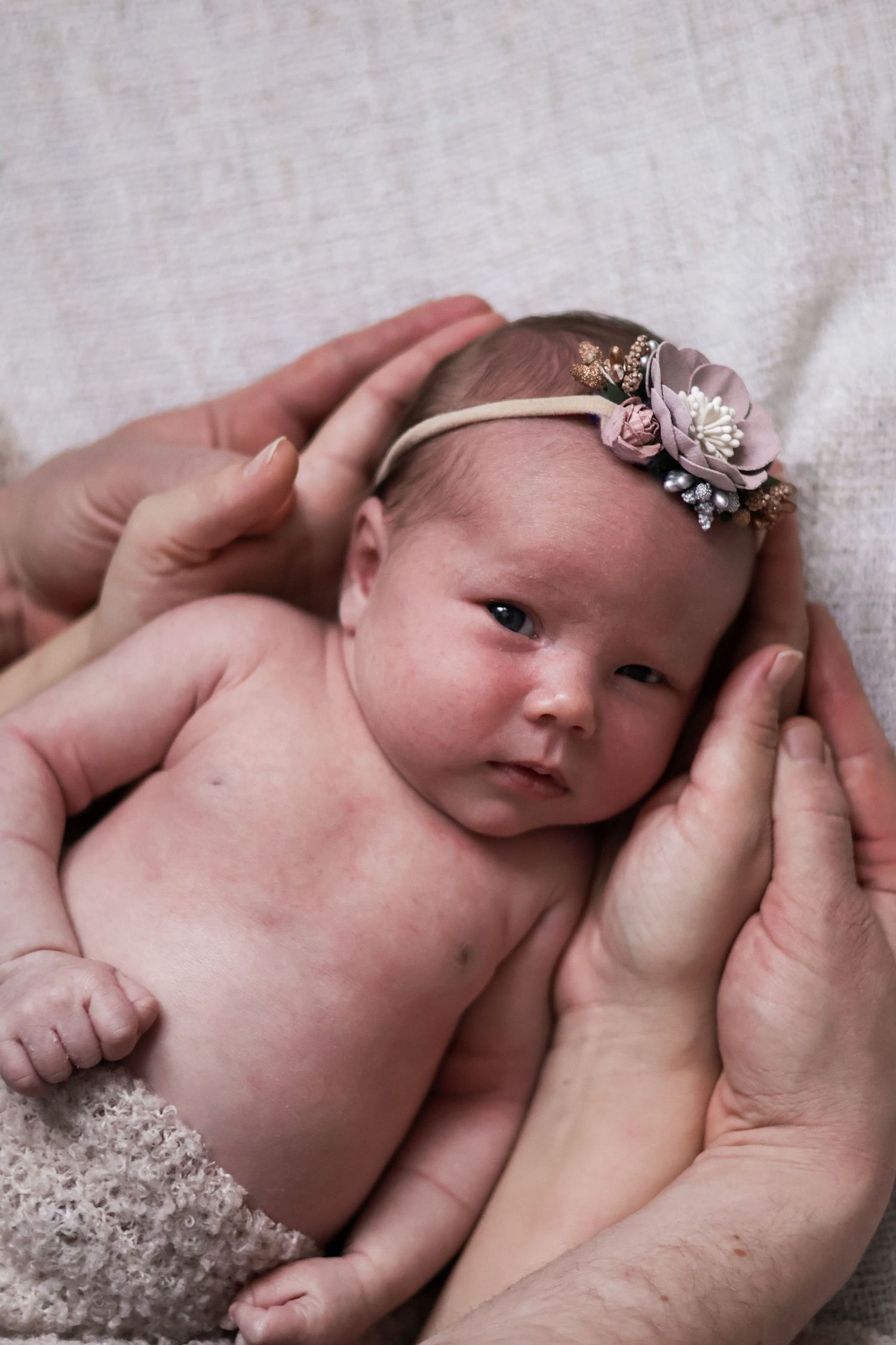 valokuvaus oulu newborn newbornkuvaus vauvakuvaus newbornkuvaaja vauvakuvaaja vastasyntynyt vastasyntyneen kuvaus valokuvaaja vauva