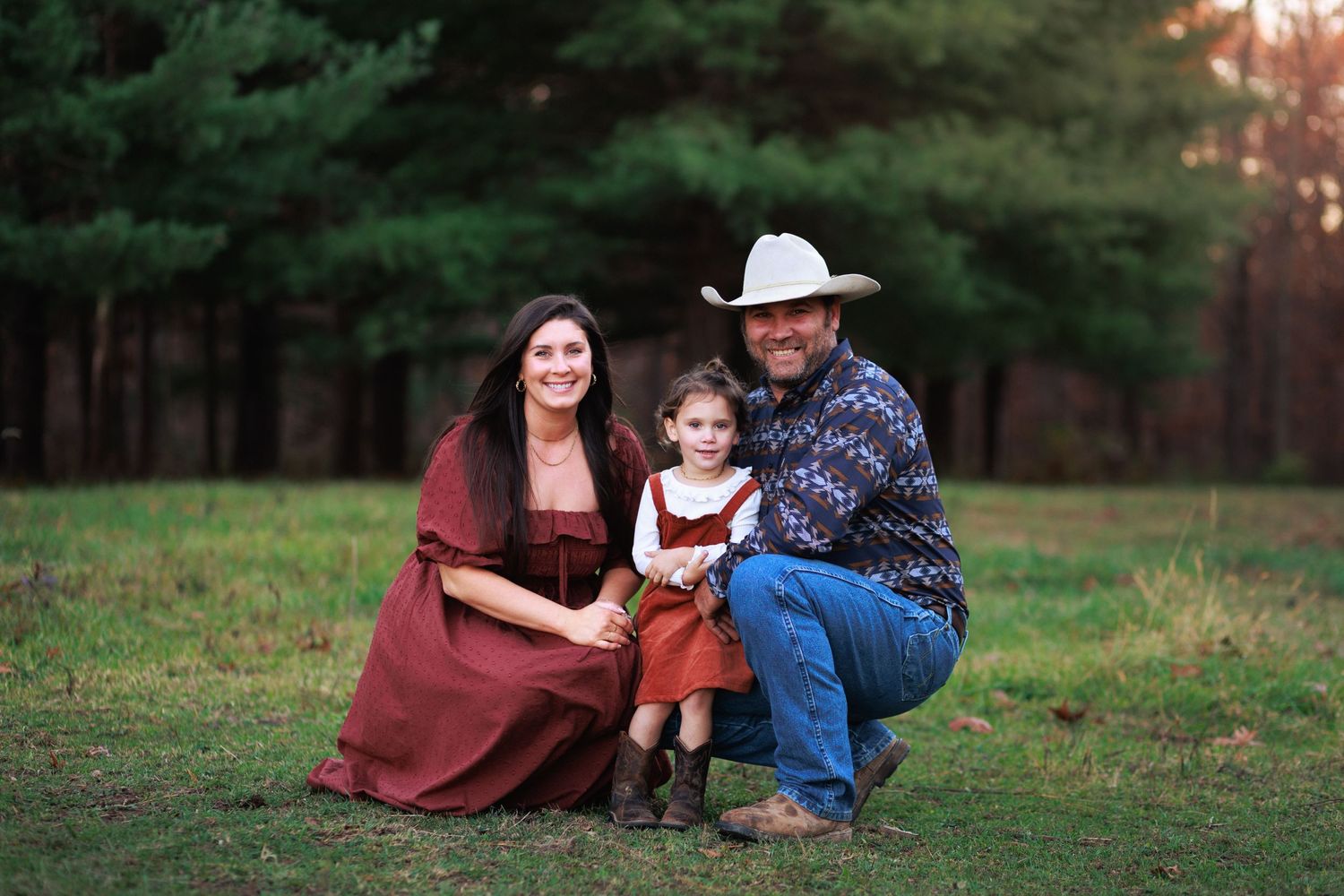 There's nothing more western than family pictures in the horse pastures!