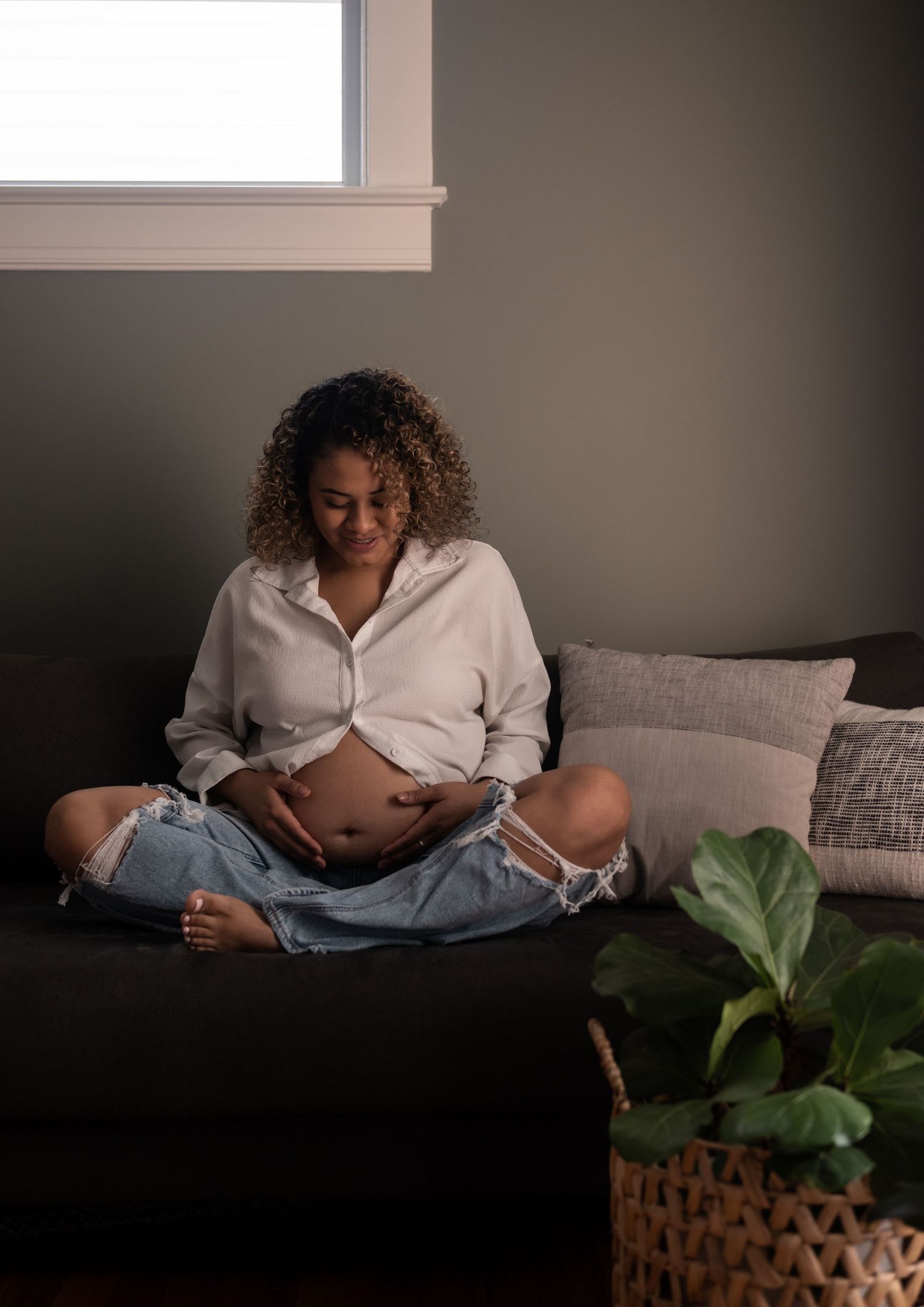 Pregnancy couch photo session