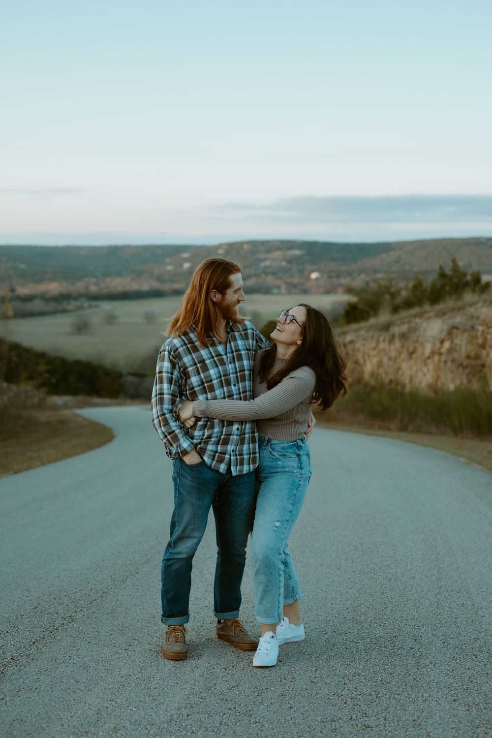 Couple photos on a hill in wimberley texas
