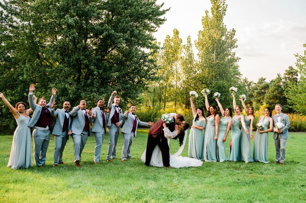 Fun Cleveland Wedding picture at Patterson Fruit Farm in Chesterland Ohio