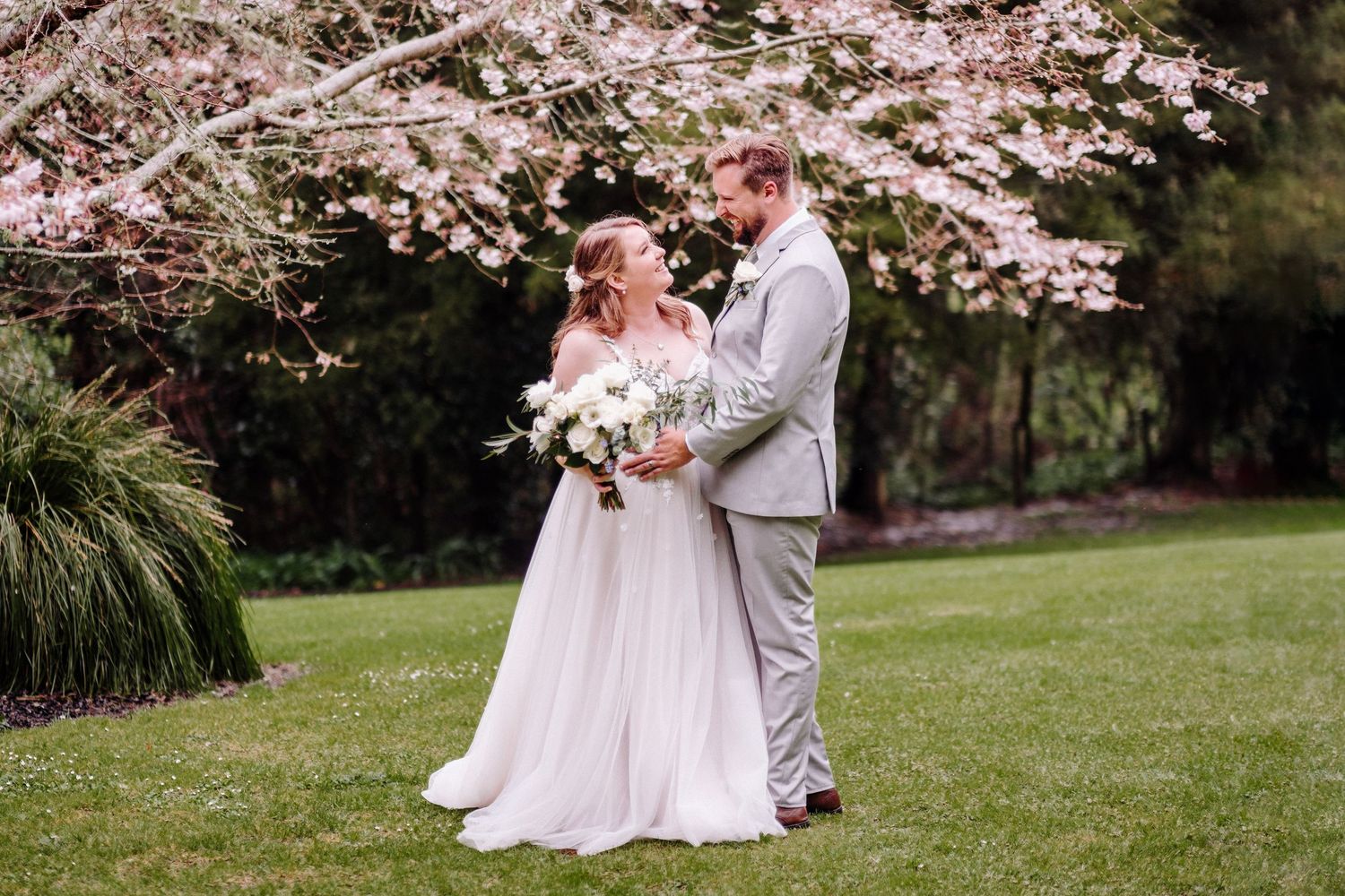 Kumeu Valley Estate Wedding – Richard & Sarah