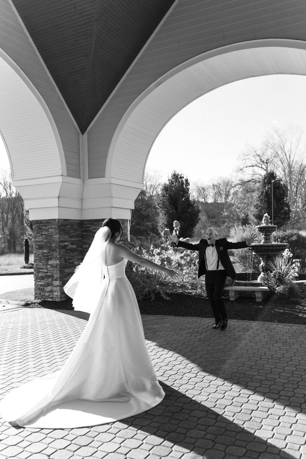 riverhouse at Goodspeed station bridal party photos