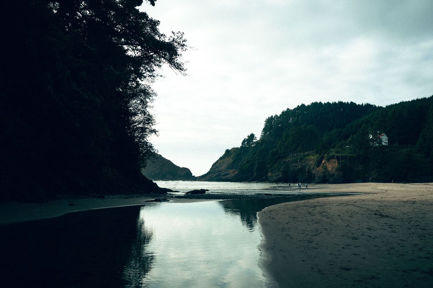 20 best things to do for your Oregon road trip. Hobbit Beach Oregon Coast Road trip travel and wellness photography by Carl James