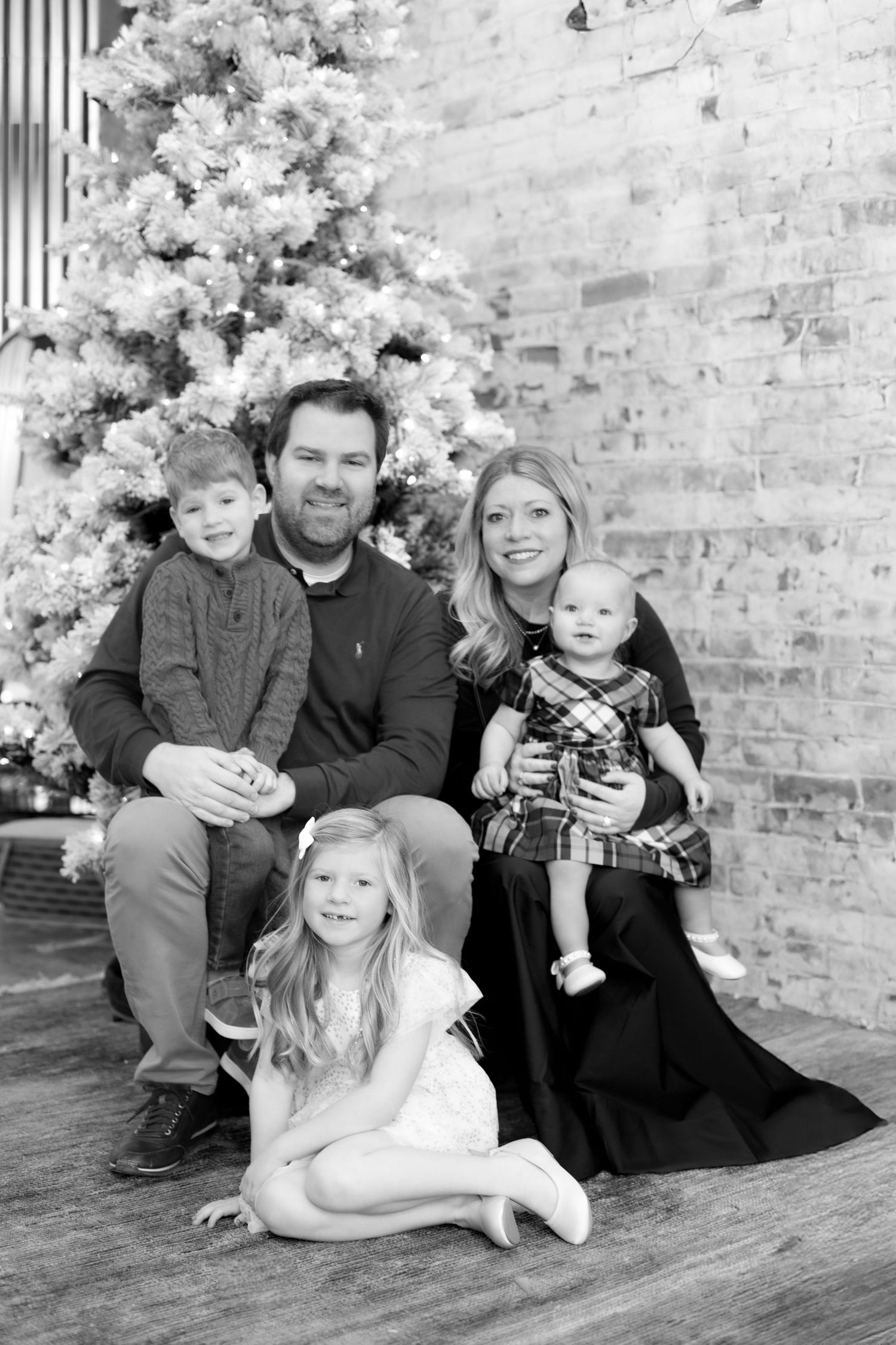 Family of five with mom, dad, son, and two daughters posing for Cincinnati holiday photos, capturing warmth and togetherness.