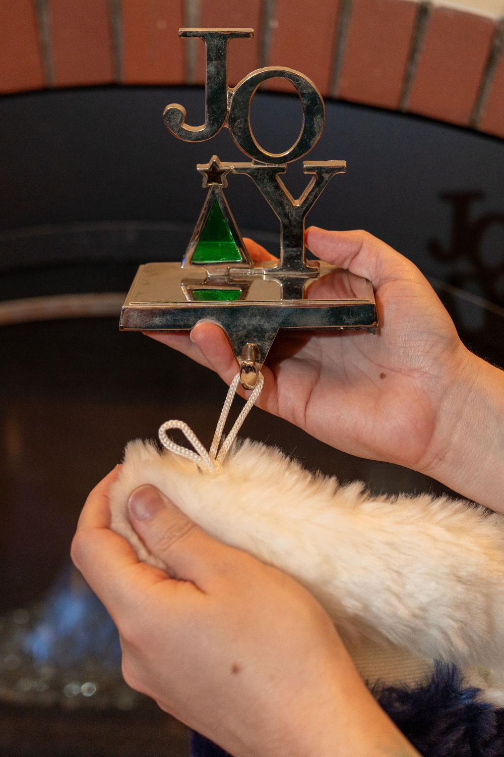 Hands demonstrate sewing white fur fabric using an antique-style sewing machine with green accents.