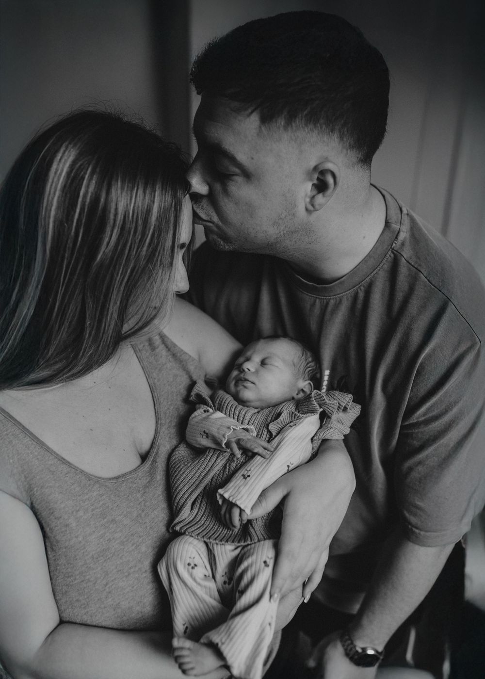 at home newborn photography session parents and newborn baby