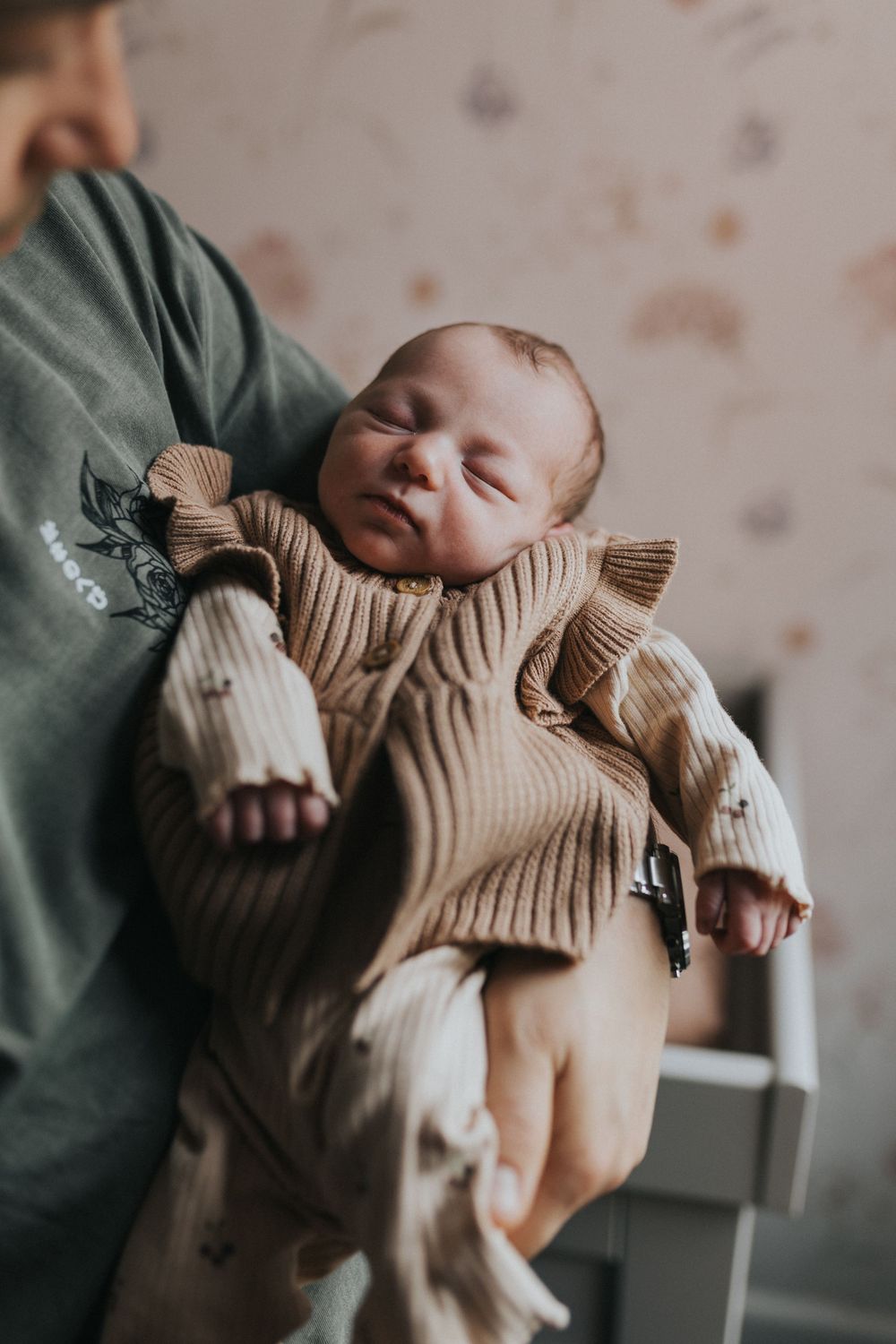 at home newborn photography session parents and newborn baby