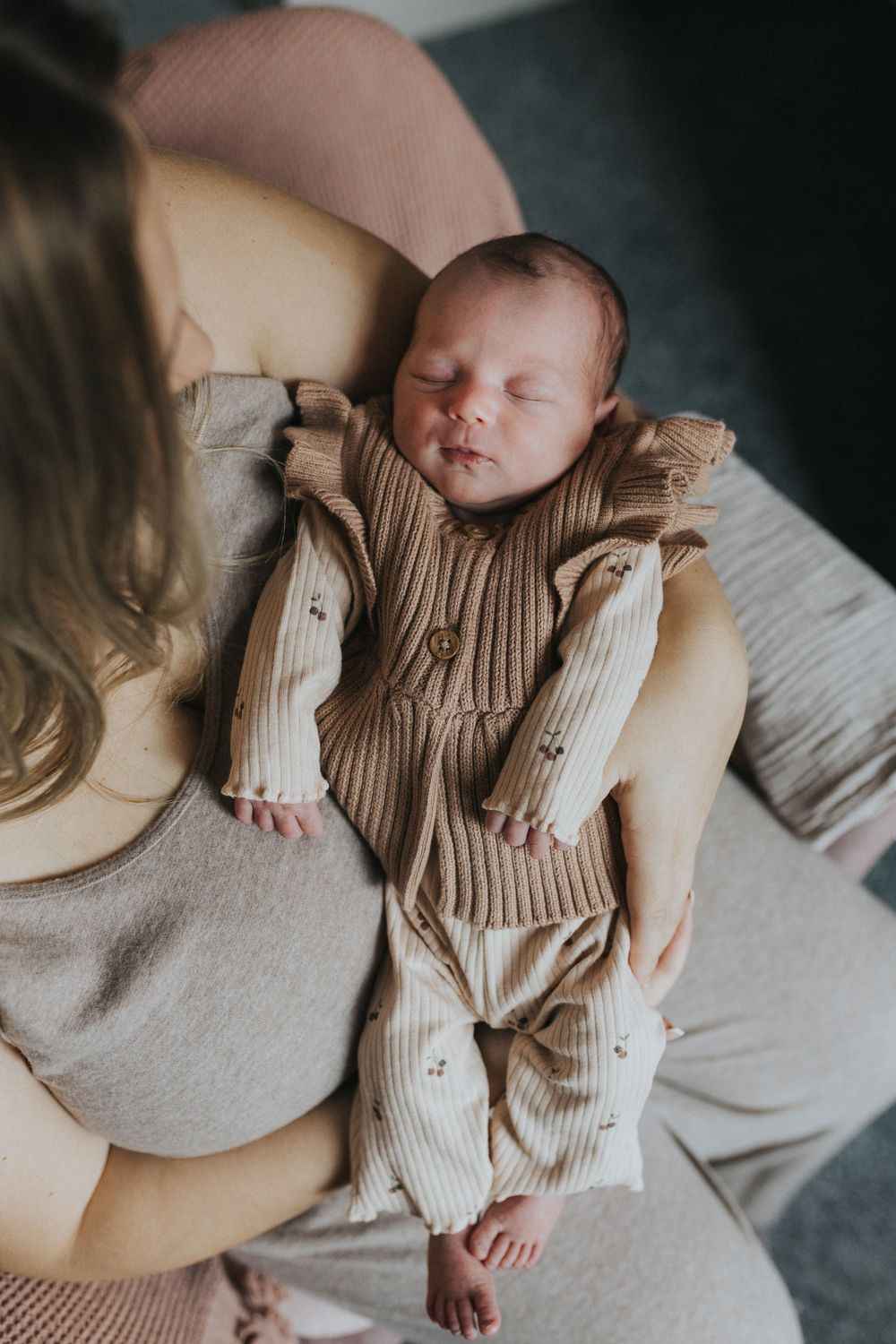 at home newborn photography session parents and newborn baby