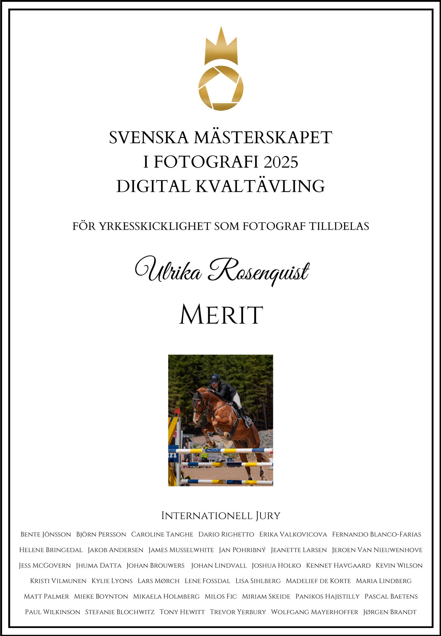 A photography merit award certificate with a horse jumping image and Swedish text for Svenska Masterskapet digital competition.