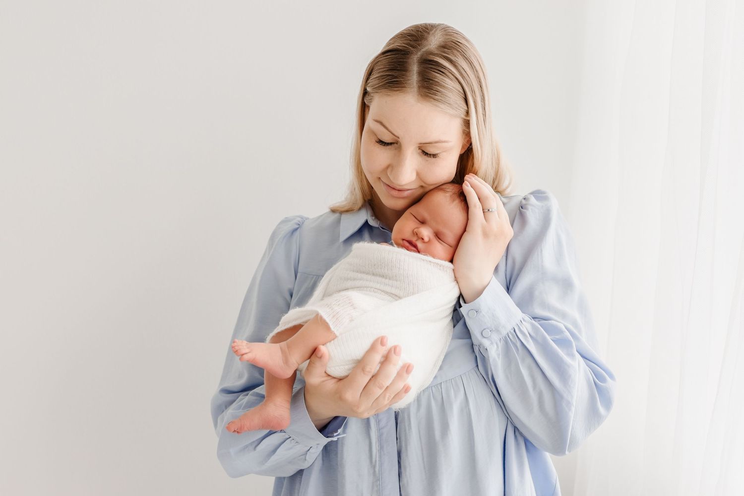 Newbornkuvaus | Jasmine Grahn | valokuvaaja Ulvila |
https://www.jasminegrahn.fi/