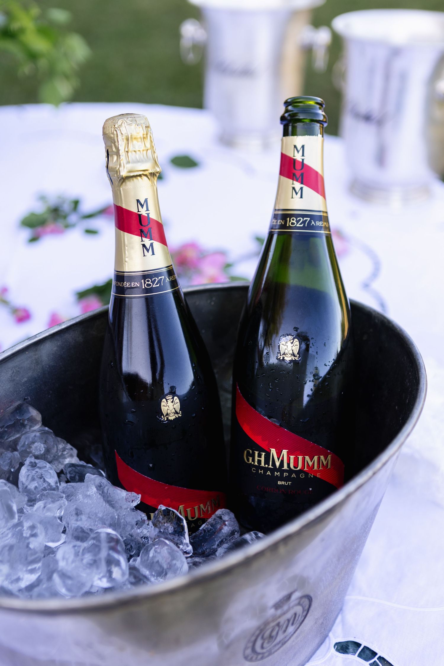 Champagne on ice at Scone NSW Luxury Country Wedding