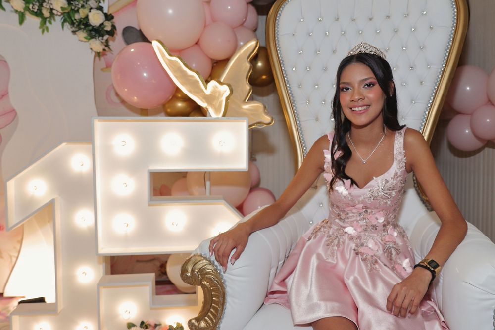 Fotografía de quinceañera en País Vasco realizada por BOAfoto, retrato elegante y festivo
