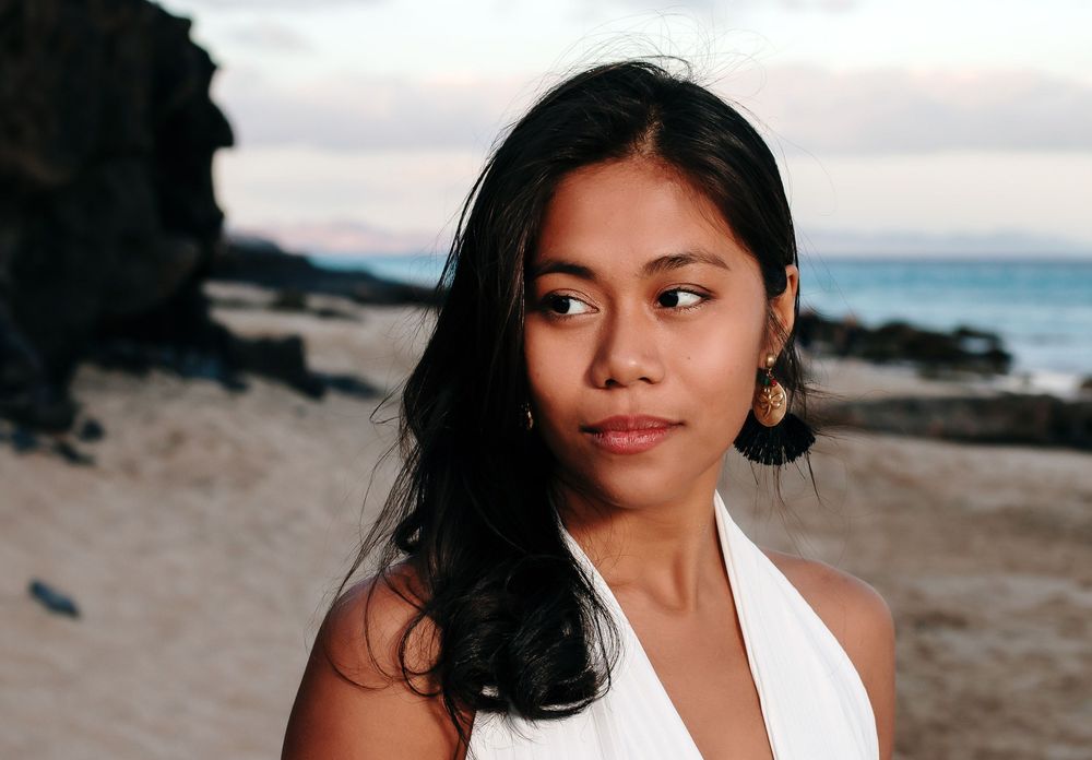 Natural light lifestyle portrait on a Fuerteventura beach - Portrait photographer in Fuerteventura and Lanzarote photoFuerte