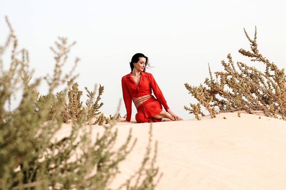 Elegant red dress photoshoot in Corralejo dunes - Lifestyle photography by photoFuerte