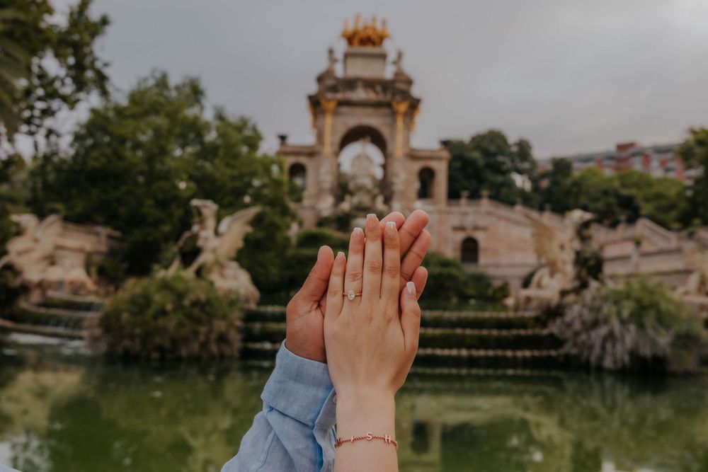 Romantic Barcelona park proposal session