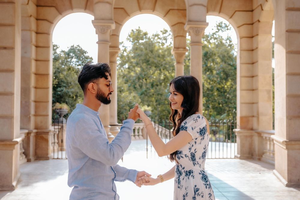 Couple in front of Cascada Monumental