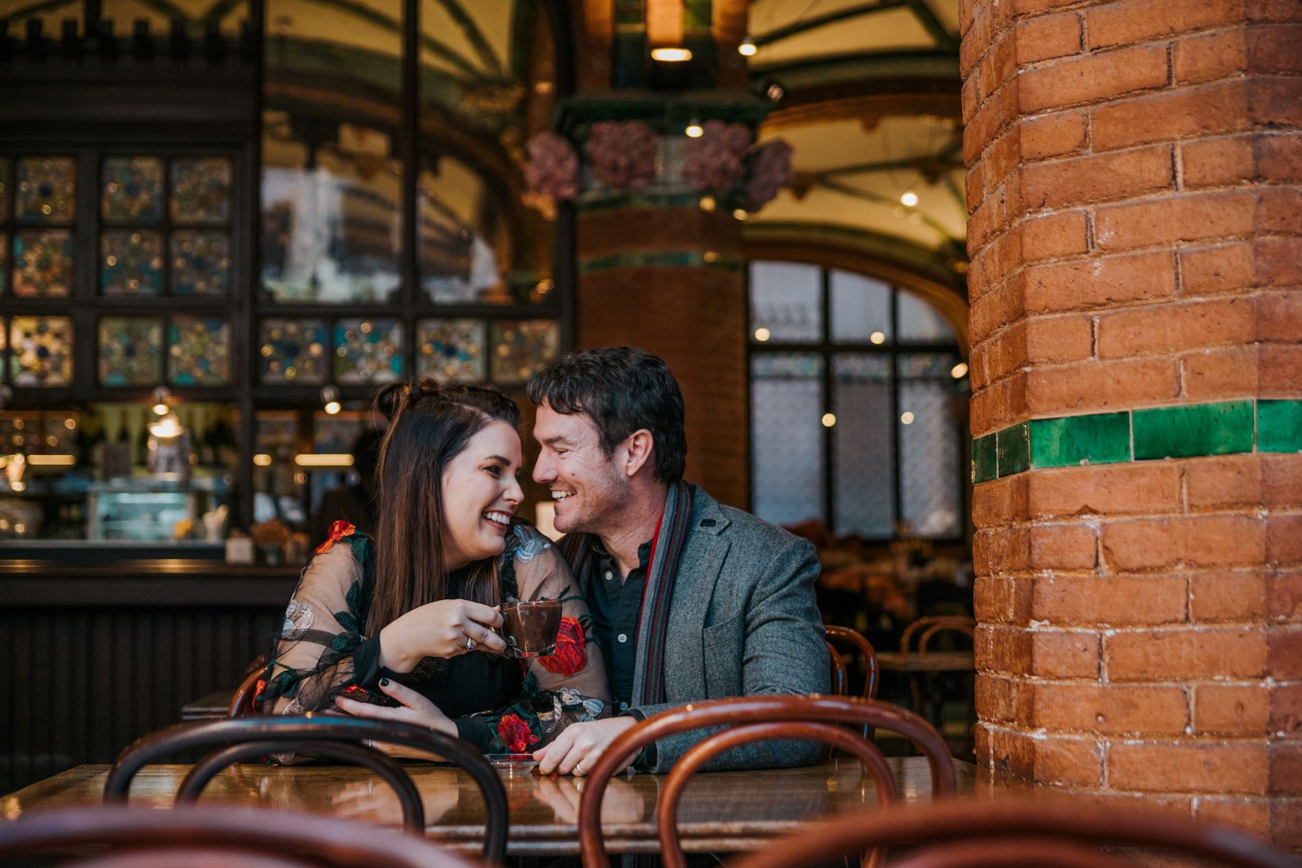 Celebrate 20 Years of Love! A romantic anniversary photoshoot in Barcelona to capture your story.