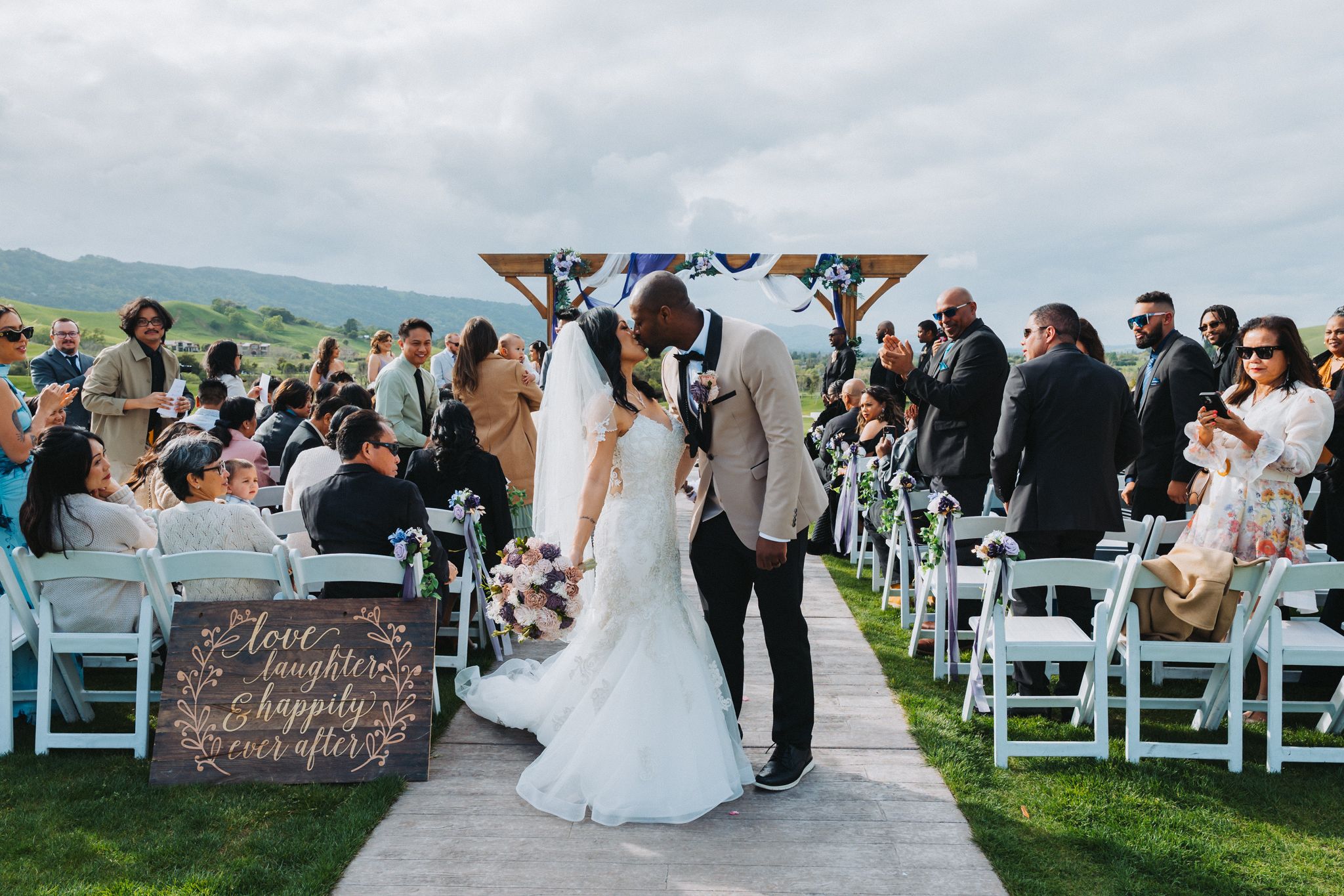 Omaha Wedding Photo, Big Kiss