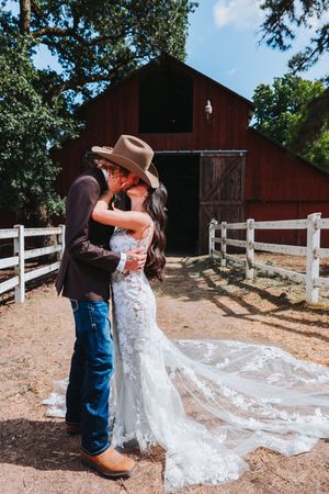 Omaha Wedding Photo, Barn Ceremony