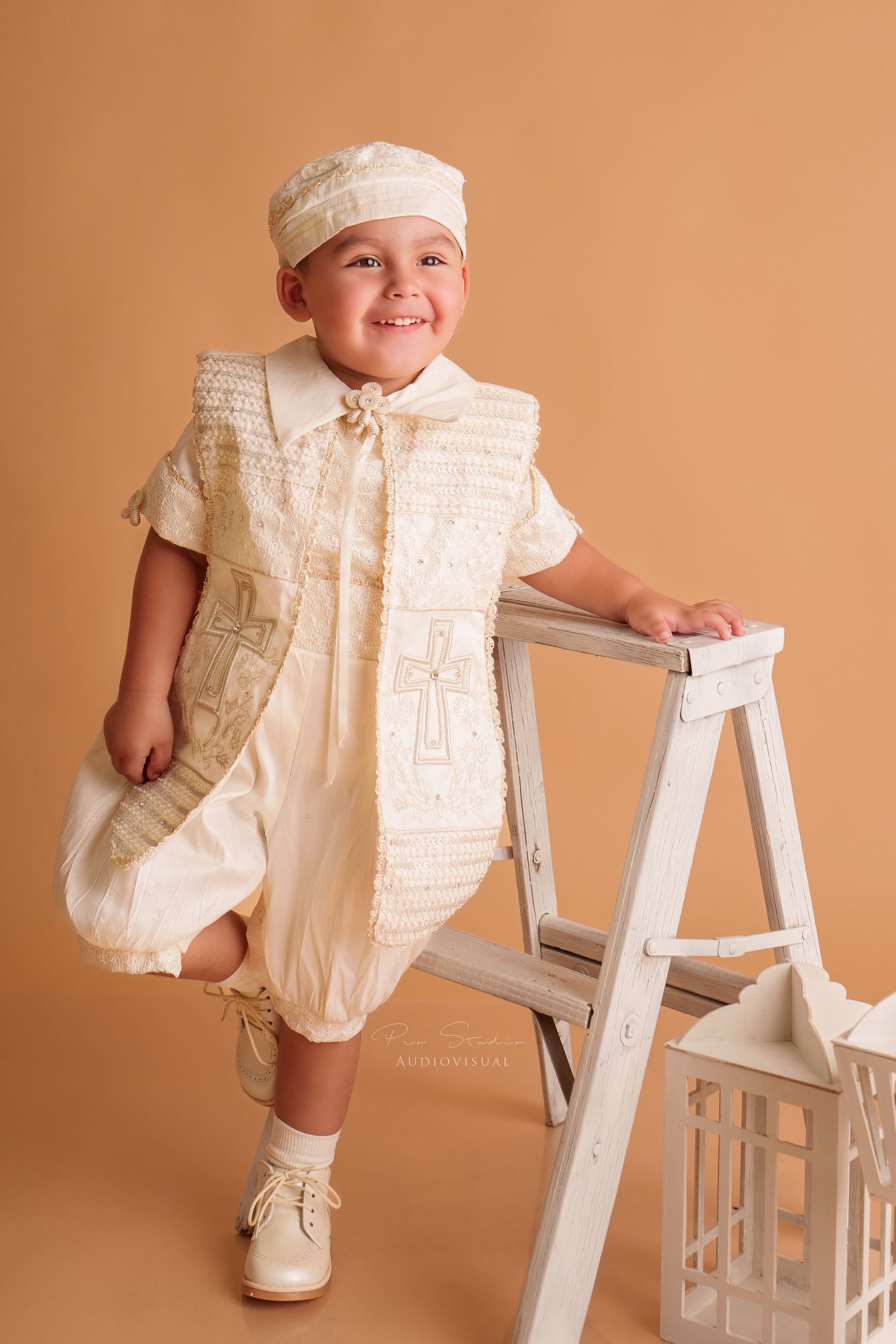 sesion de bautizo para bebe con ropon fotos profesionales en mexicali en yuma arizona