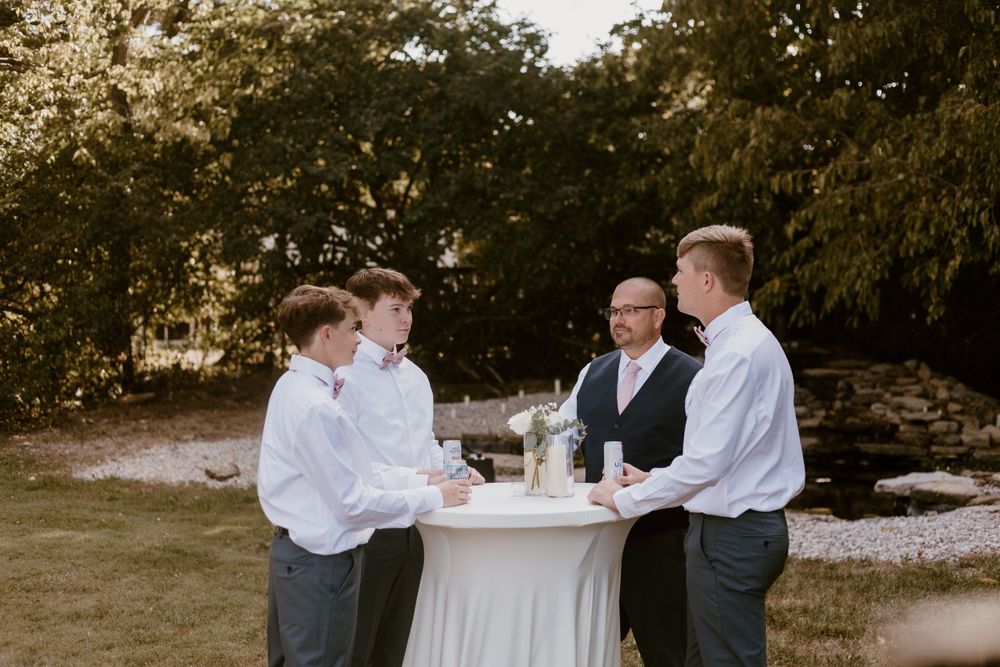 Hamilton Ohio summer backyard wedding photography by Vicci Photo Dayton Ohio Photographer Victoria Wooton