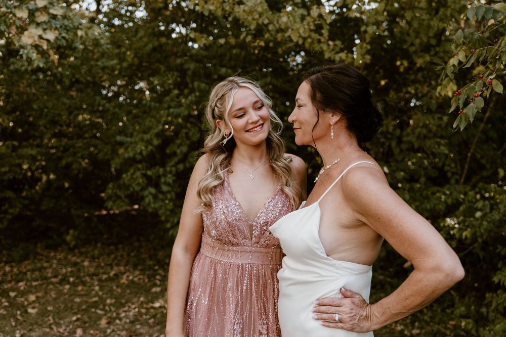 Hamilton Ohio summer backyard wedding photography by Vicci Photo Dayton Ohio Photographer Victoria Wooton