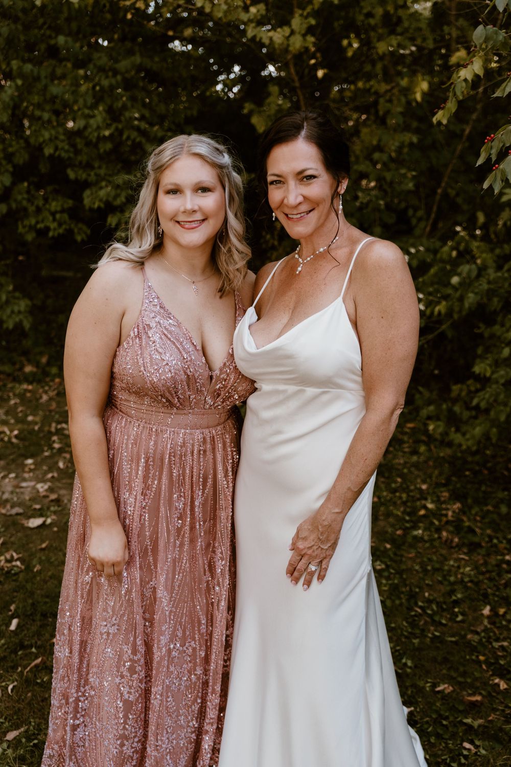 Hamilton Ohio summer backyard wedding photography by Vicci Photo Dayton Ohio Photographer Victoria Wooton