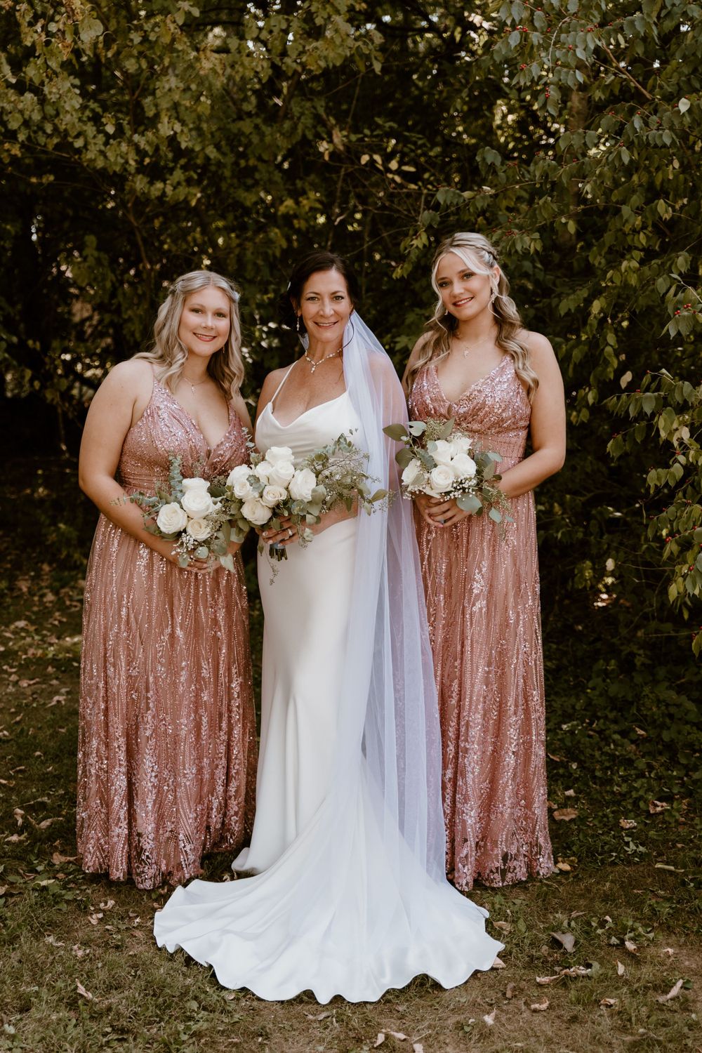 Hamilton Ohio summer backyard wedding photography by Vicci Photo Dayton Ohio Photographer Victoria Wooton