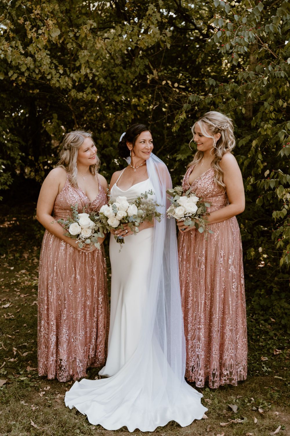 Hamilton Ohio summer backyard wedding photography by Vicci Photo Dayton Ohio Photographer Victoria Wooton