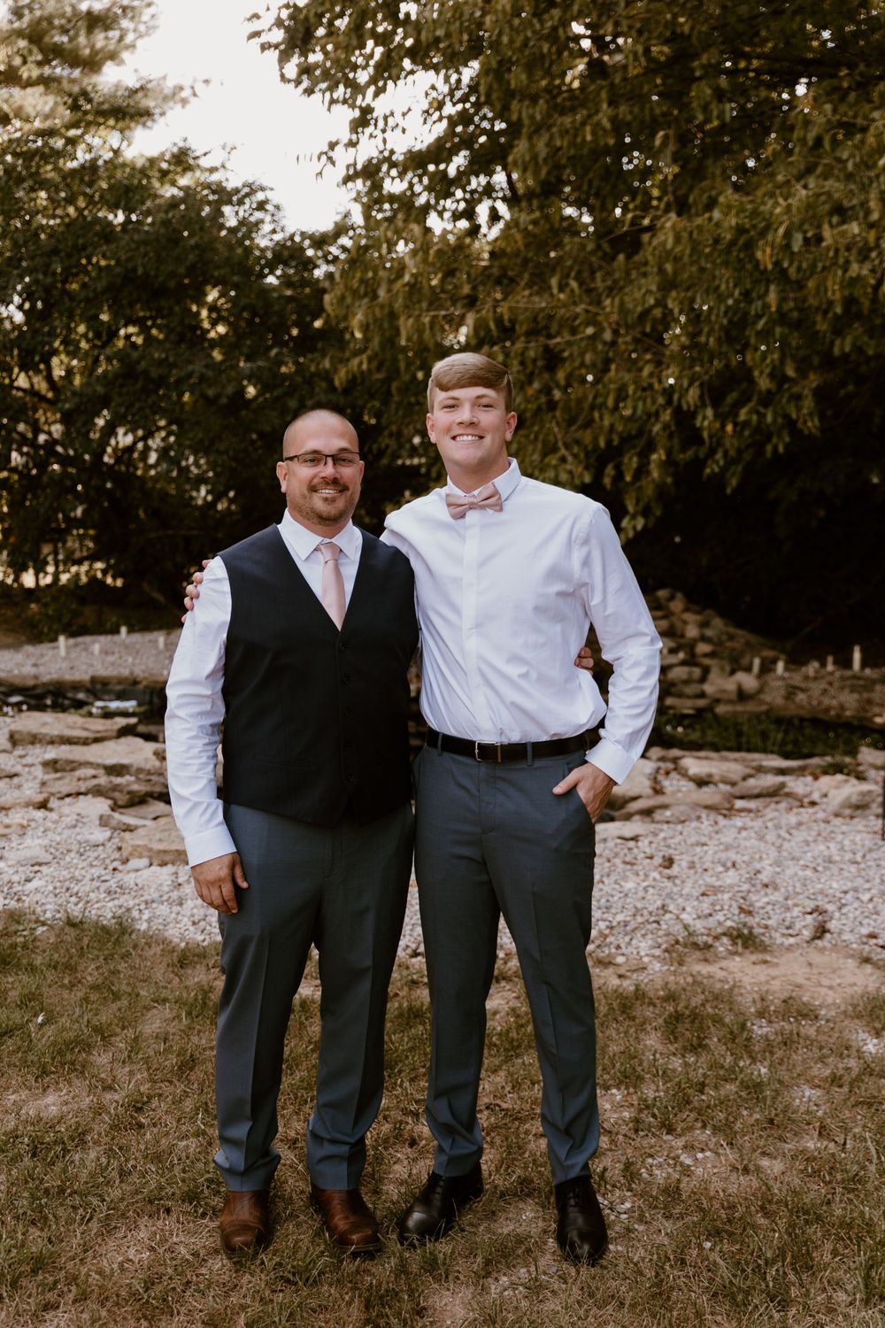 Hamilton Ohio summer backyard wedding photography by Vicci Photo Dayton Ohio Photographer Victoria Wooton