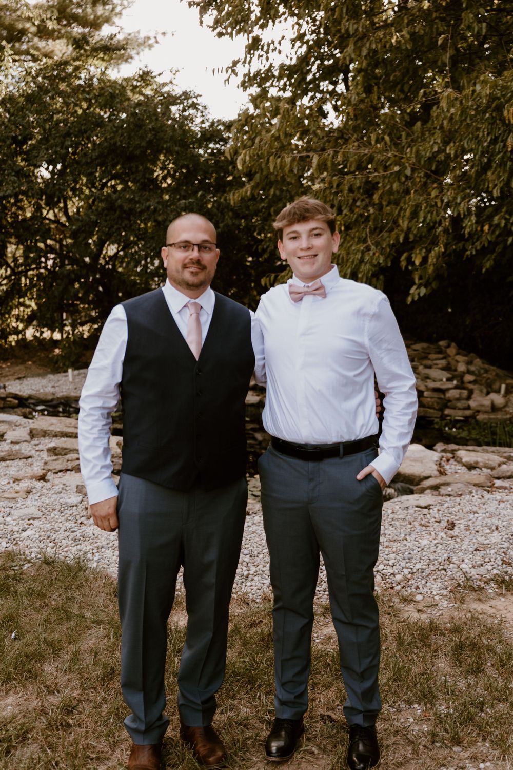 Hamilton Ohio summer backyard wedding photography by Vicci Photo Dayton Ohio Photographer Victoria Wooton