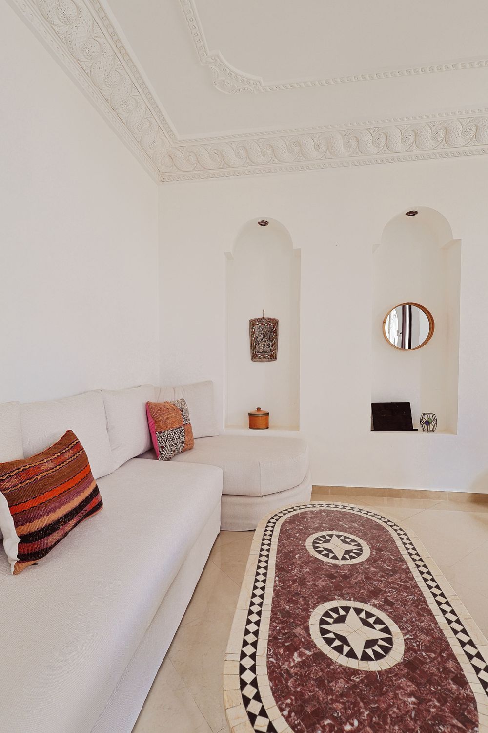 Ambiance chaleureuse intérieur riad Maroc