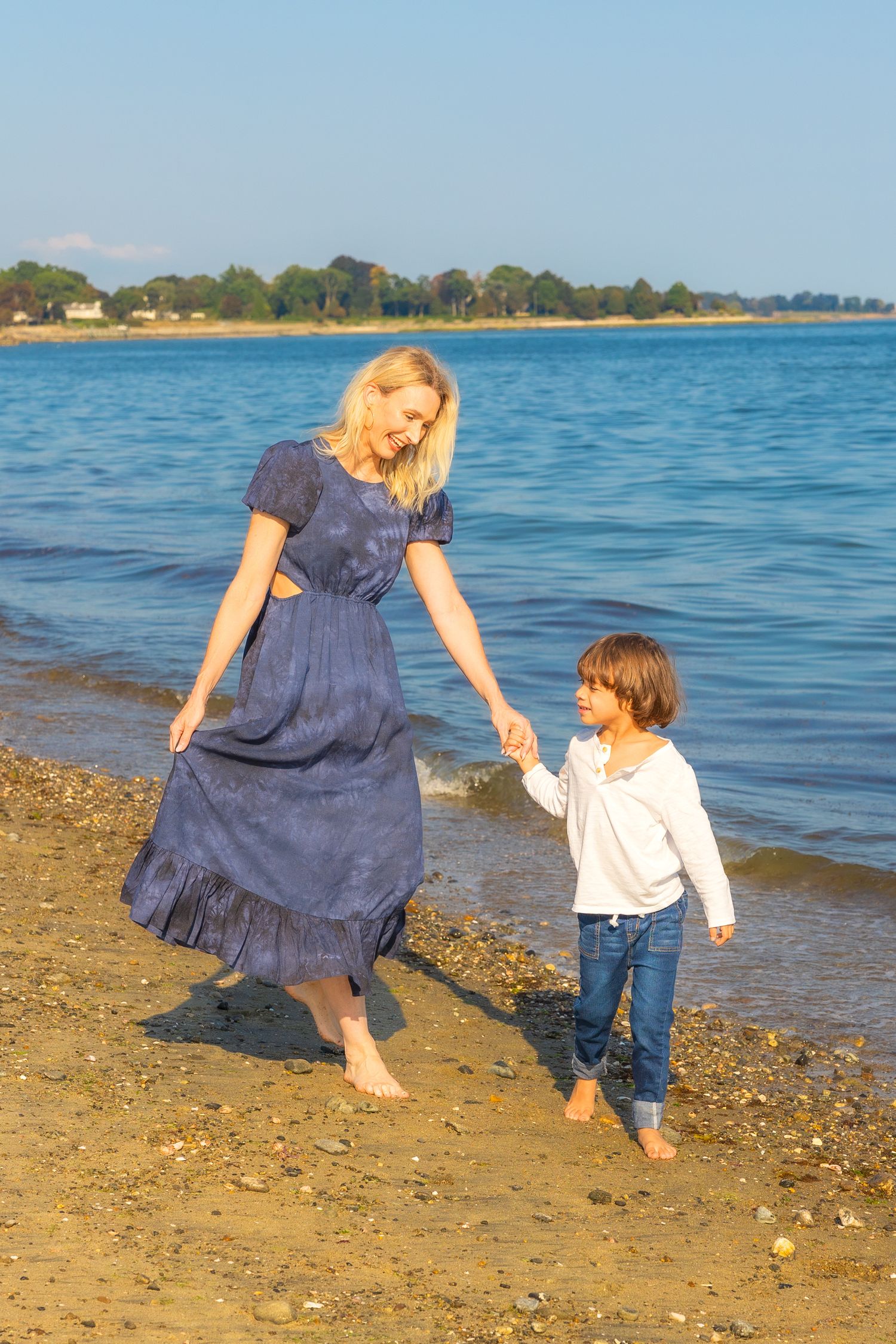Candid, natural family photography in Ridgefield, Fairfield, Danbury, Wilton, Westport & New Canaan, CT. Capturing love, connection, and las