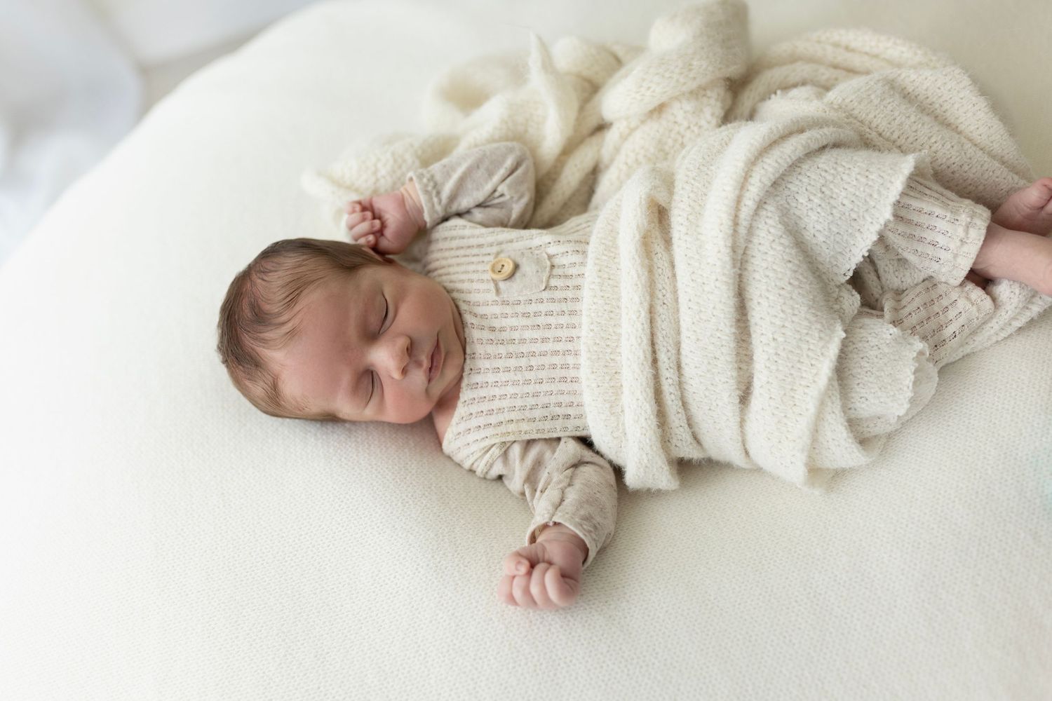 Newborn Photos for Janina's Photo session Cloverdale Family Photos Elizabeth Lang Photography. Studio.