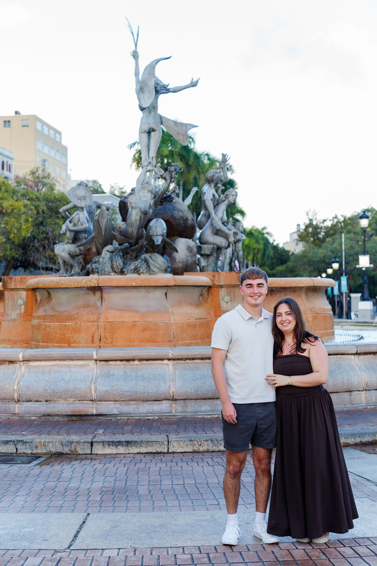 Couples portrait at Fuente Raíces in Old San Juan, Puerto Rico.