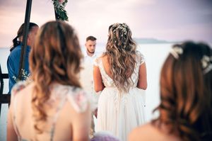 An elopement on the salt flats in Utah. sunset. Bonneville salt flats elopement wedding photographer. Couples photography in Salt lake city