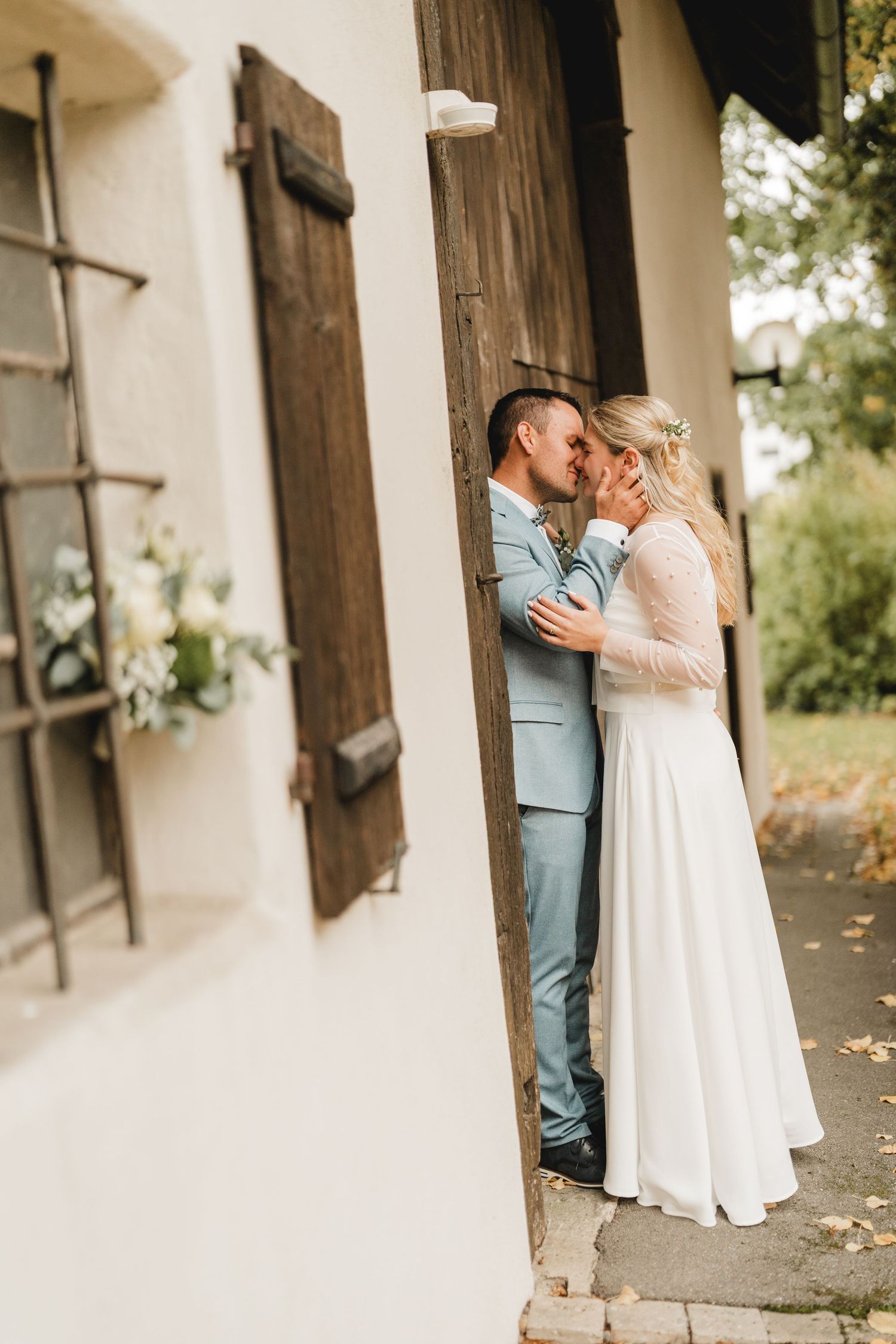 Brautpaarbilder in Laupheim fotografiert von Hochzeitsfotografin Ramona Maier aus Schemmerhofen