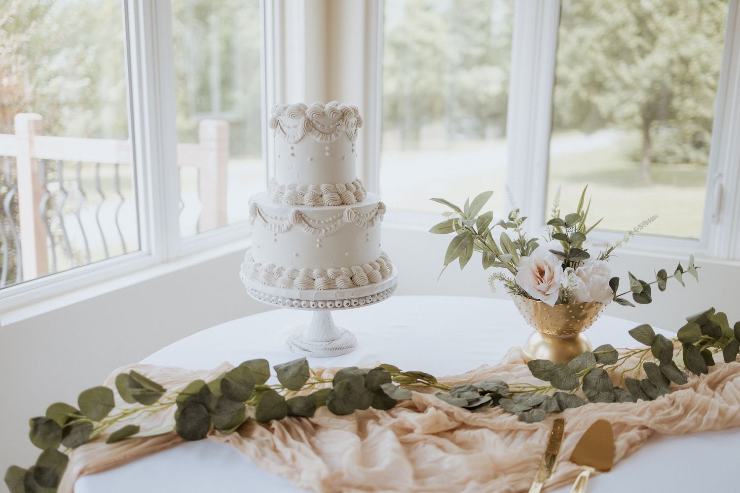 elegant wedding cake at Douglas Hazen Centre in Oromocto New Brunswick wedding photographer best in business professional freelance artist