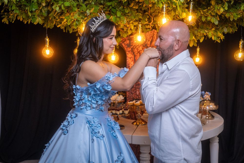 Globos, Vestido y Amor: Fiesta de Quinceaños con Estilo en el Caribe
