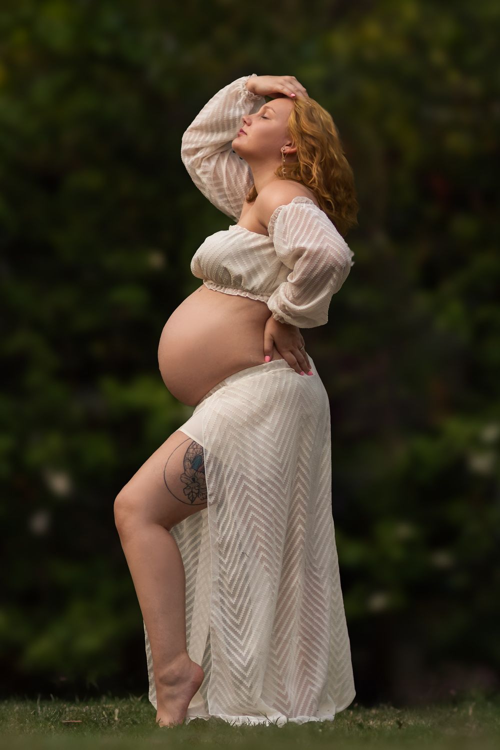 Maternity photo in Oklahoma forest