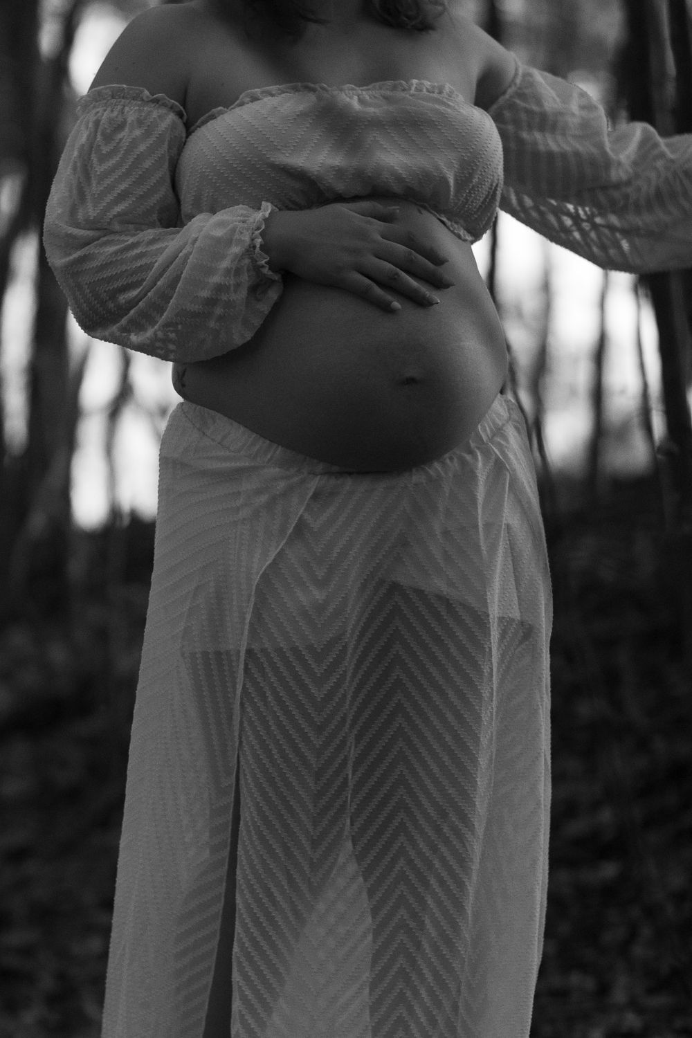 Black and whiter maternity photo in an Oklahoma forest