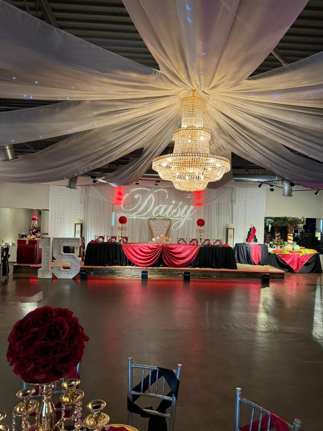 Fort Worth quince venue ideal for quinceañera photography, offering clean walls, open dance floor, and great lighting conditions