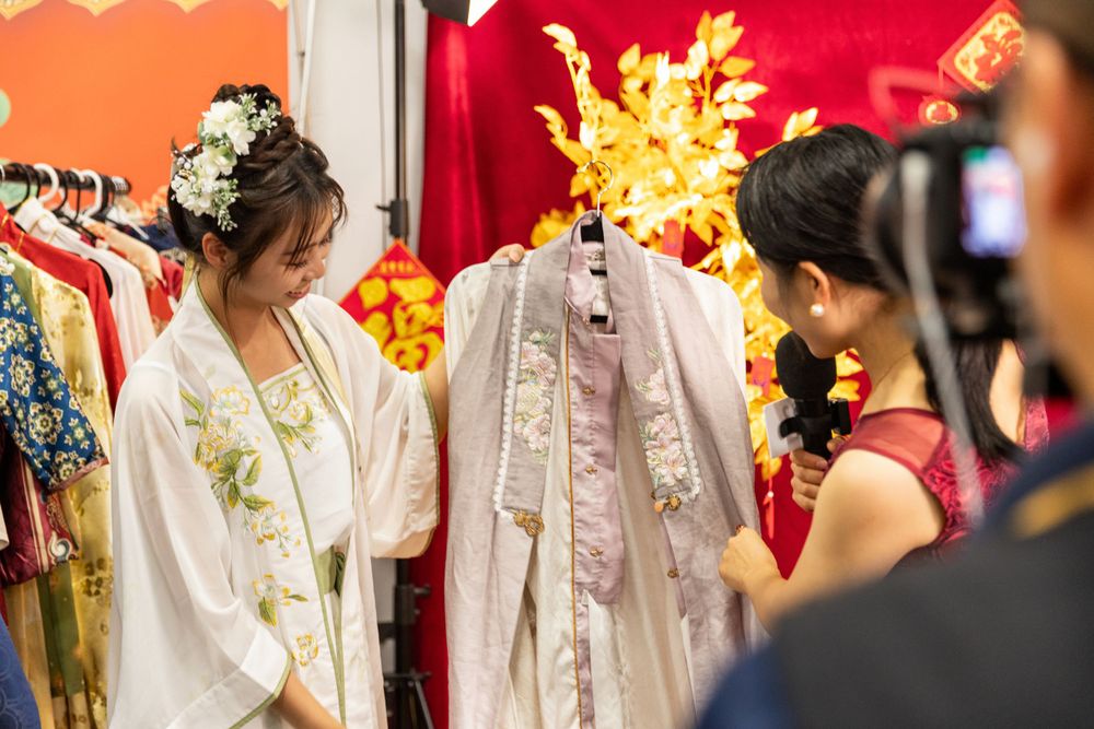 Lively New Year Hanfu market stall event photography capturing cultural portraits and interactions, by an Auckland photographer.