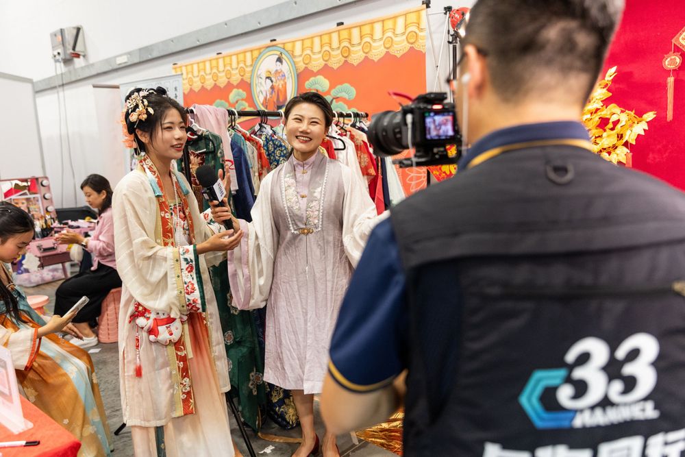 Lively New Year Hanfu market stall event photography capturing cultural portraits and interactions, by an Auckland photographer.