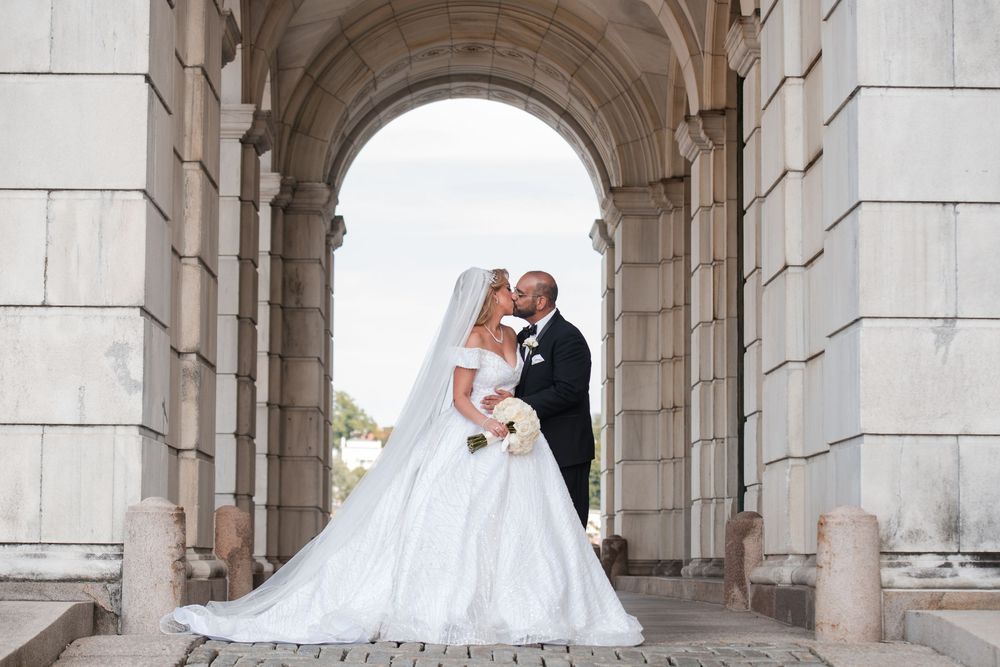 Rhode Island State House wedding venue. High-end documentary wedding photography and luxury heirloom albums in Providence, Rhode Island.