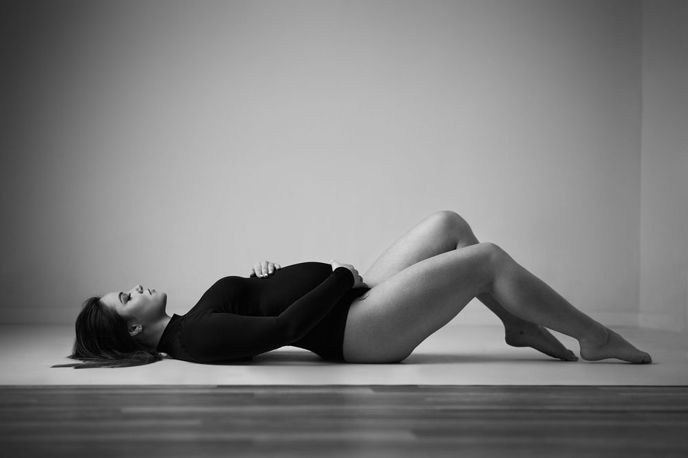 kismama portré studio fotozas