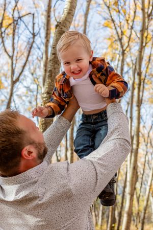 dad throwing son in the air