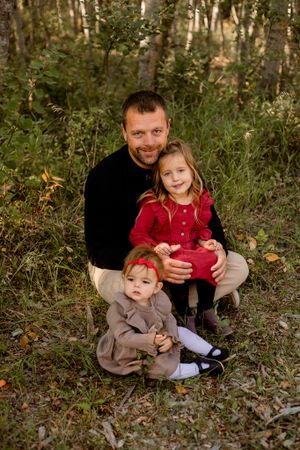 dad with his two daughters at white butte trails