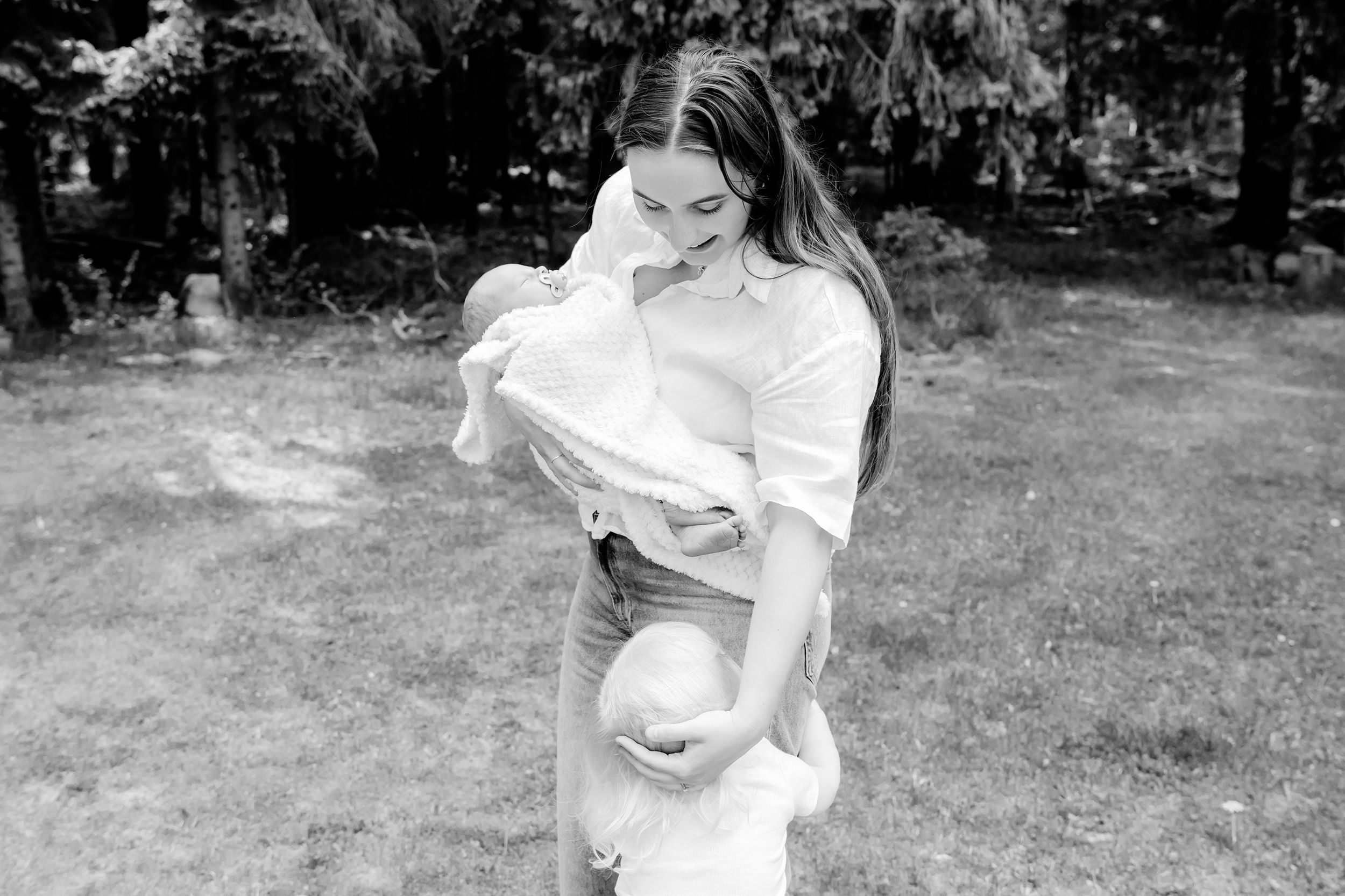 Familjefotografering på Hammarö med Victor, Jodie, Willow och lilla Oakley. Samt hunden Arlo. Fotograf Rebecca Nordin i Karlstad.